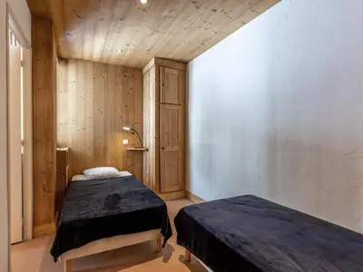 Un ou plusieurs lits dans un hébergement de l'établissement Val-d'Isère: Appartement 2 Chambres, 4 Pers., Wifi et Animaux Bienvenus - FR-1-694-147