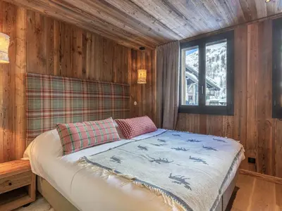 Un ou plusieurs lits dans un hébergement de l'établissement Appartement luxe 4 pièces + studio, terrasse Sud, centre Val-d'Isère, 2023, 8 personnes - FR-1-694-149
