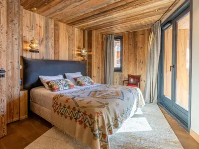 Un ou plusieurs lits dans un hébergement de l'établissement Appartement luxe 4 pièces + studio, terrasse Sud, centre Val-d'Isère, 2023, 8 personnes - FR-1-694-149