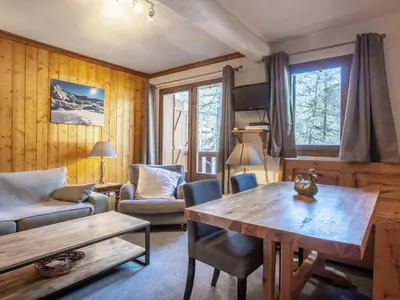 Coin salon dans l'établissement Appartement confortable avec garage et wifi dans secteur calme à Val-d'Isère - FR-1-694-154
