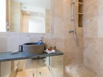 Plan de l'établissement Appartement élégant contemporain avec balcon sud et wifi - FR-1-694-170
