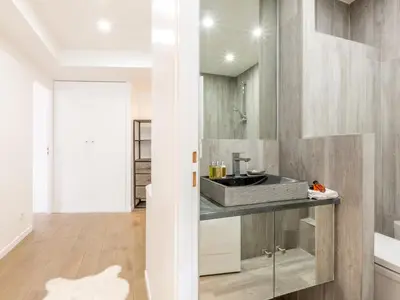 Plan de l'établissement Appartement élégant contemporain avec balcon sud et wifi - FR-1-694-170