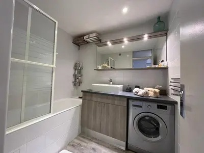 Cuisine ou kitchenette dans l'établissement Appartement moderne avec balcon, WiFi et cuisine équipée - FR-1-694-168