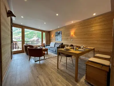 Coin salon dans l'établissement Appartement moderne avec balcon, WiFi et cuisine équipée - FR-1-694-168