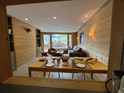 Coin salon dans l'établissement Appartement moderne avec balcon, WiFi et cuisine équipée - FR-1-694-168