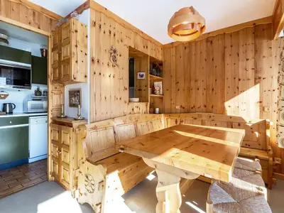 Cuisine ou kitchenette dans l'établissement Triplex élégant proche des pistes avec parking - FR-1-694-164