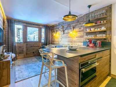 Cuisine ou kitchenette dans l'établissement Appartement de prestige au pied des pistes avec wifi, parking couvert, et balcon exposé Est - FR-1-694-153