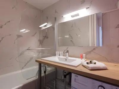 Salle de bains dans l'établissement Appartement confortable skis aux pieds avec animaux admis à Val-d'Isère - FR-1-694-177