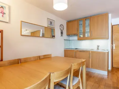 Cuisine ou kitchenette dans l'établissement Appartement contemporain de standing skis aux pieds, à proximité du village des enfants - Val d'Isère - FR-1-694-171