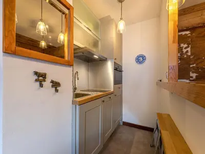 Cuisine ou kitchenette dans l'établissement Appartement charmant avec Wifi, animaux acceptés, 34m2 à Val-d'Isère - FR-1-694-172