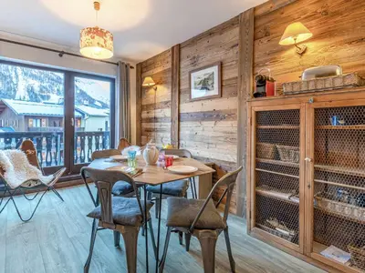 Coin salon dans l'établissement Appartement charmant avec Wifi, animaux acceptés, 34m2 à Val-d'Isère - FR-1-694-172