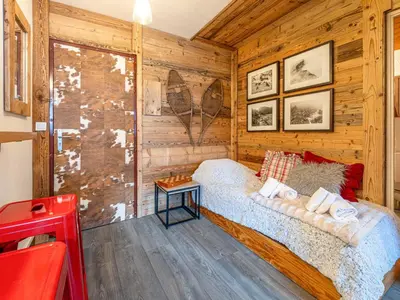 Coin salon dans l'établissement Appartement charmant avec Wifi, animaux acceptés, 34m2 à Val-d'Isère - FR-1-694-172