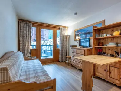 Coin salon dans l'établissement Studio charmant avec wifi et parking, animaux admis, au pied des pistes - FR-1-694-174