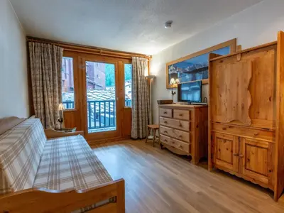 Coin salon dans l'établissement Studio charmant avec wifi et parking, animaux admis, au pied des pistes - FR-1-694-174