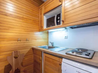 Cuisine ou kitchenette dans l'établissement Studio charmant avec wifi et parking, animaux admis, au pied des pistes - FR-1-694-174