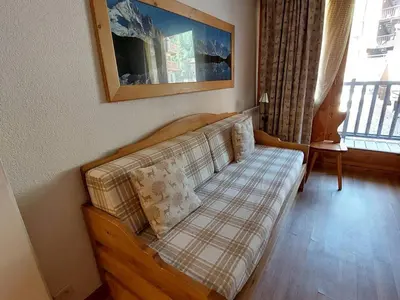 Coin salon dans l'établissement Studio charmant avec wifi et parking, animaux admis, au pied des pistes - FR-1-694-174