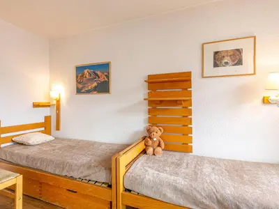 Un ou plusieurs lits dans un hébergement de l'établissement Appartement cosy skis aux pieds 4 pers Secteur La Daille - FR-1-694-175