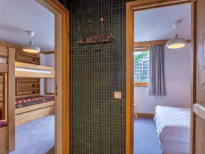 Un ou plusieurs lits dans un hébergement de l'établissement Confortable appartement 4 pièces avec wifi, parking, exposé Sud près des pistes à Val-d'Isère. - FR-1-694-186