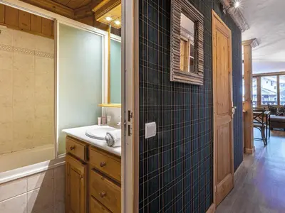 Plan de l'établissement Confortable appartement 4 pièces avec wifi, parking, exposé Sud près des pistes à Val-d'Isère. - FR-1-694-186