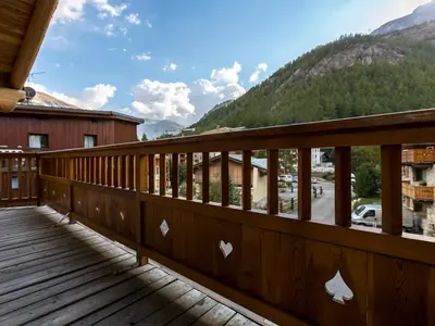 Plan de l'établissement Appartement de Charme avec Cheminée et Grande Mezzanine à Val-d'Isère - FR-1-694-189