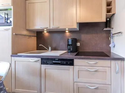 Cuisine ou kitchenette dans l'établissement Studio moderne avec parking couvert à 10 min du centre, balcon Sud/Est, non-fumeur, animaux acceptés - FR-1-694-191