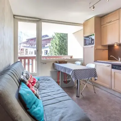 Studio moderne avec parking couvert à 10 min du centre