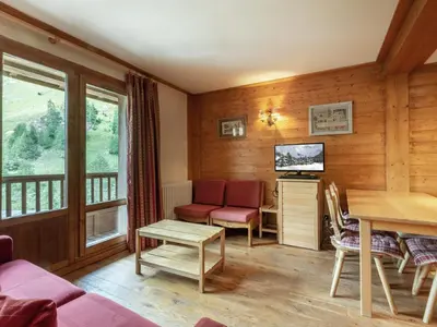 Télévision ou salle de divertissement dans l'établissement Charmant appartement 2 pièces avec mezzanine, balcon et wifi à Val-d'Isère – Animaux acceptés - FR-1-694-200