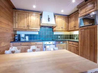 Cuisine ou kitchenette dans l'établissement Charmant appartement 2 pièces avec mezzanine, balcon et wifi à Val-d'Isère – Animaux acceptés - FR-1-694-200
