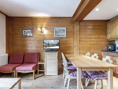 Coin salon dans l'établissement Charmant appartement 2 pièces avec mezzanine, balcon et wifi à Val-d'Isère – Animaux acceptés - FR-1-694-200
