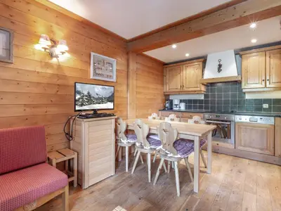 Cuisine ou kitchenette dans l'établissement Charmant appartement 2 pièces avec mezzanine, balcon et wifi à Val-d'Isère – Animaux acceptés - FR-1-694-200
