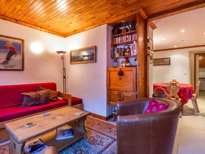 Coin salon dans l'établissement Appartement spacieux pour 6, proche pistes et centre aquasportif à Val-d'Isère - FR-1-694-194