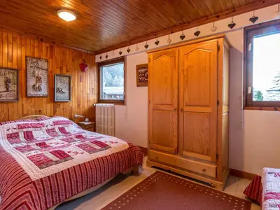 Un ou plusieurs lits dans un hébergement de l'établissement Appartement spacieux pour 6, proche pistes et centre aquasportif à Val-d'Isère - FR-1-694-194