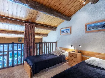 Un ou plusieurs lits dans un hébergement de l'établissement Charmant duplex montagnard avec grande terrasse, proche du vieux village de Val-d'Isère - FR-1-694-198