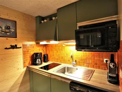 Cuisine ou kitchenette dans l'établissement Charmant duplex montagnard avec grande terrasse, proche du vieux village de Val-d'Isère - FR-1-694-198