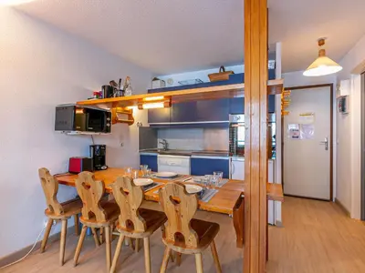 Cuisine ou kitchenette dans l'établissement Appartement skis aux pieds, wifi, animaux admis, 4 pers - La Daille - FR-1-694-192