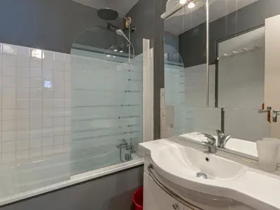 Salle de bains dans l'établissement Appartement skis aux pieds, wifi, animaux admis, 4 pers - La Daille - FR-1-694-192