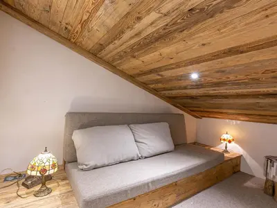 Coin salon dans l'établissement Appartement de Prestige avec Cheminée au Centre de Val-d'Isère, à Proximité des Pistes et Commerces - FR-1-694-205