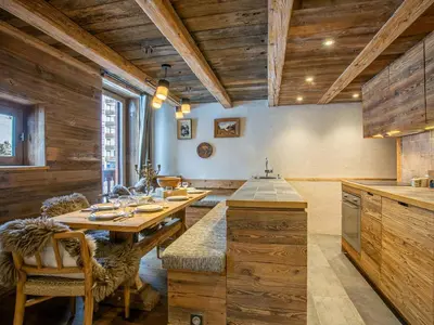 Plan de l'établissement Appartement de Prestige avec Cheminée au Centre de Val-d'Isère, à Proximité des Pistes et Commerces - FR-1-694-205