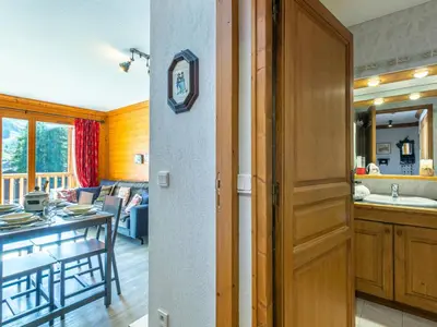 Cuisine ou kitchenette dans l'établissement Charmant 3 pièces avec balcon, vue, et WiFi à Val-d'Isère - FR-1-694-201
