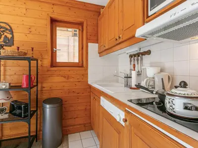 Cuisine ou kitchenette dans l'établissement Charmant 3 pièces avec balcon, vue, et WiFi à Val-d'Isère - FR-1-694-201