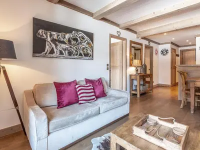 Coin salon dans l'établissement Appartement de prestige avec terrasse Sud, 2 chambres et parking au coeur de Val-d'Isère - FR-1-694-202