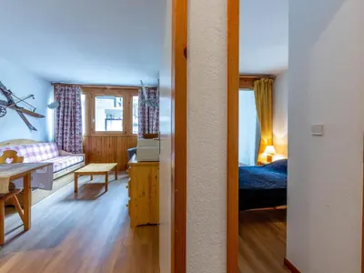 Un ou plusieurs lits dans un hébergement de l'établissement Appartement avec wifi et parking, skis aux pieds, animaux acceptés à Val-d'Isère - FR-1-694-207