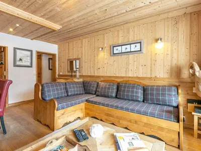 Coin salon dans l'établissement Appartement élégant 3 pièces cabine avec wifi, skis aux pieds, en résidence de standing à Val-d'Isère - FR-1-694-218