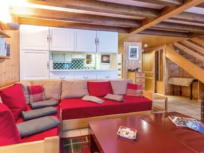 Coin salon dans l'établissement Chalet rustique chaleureux avec cheminée à Val-d'Isère - FR-1-694-219