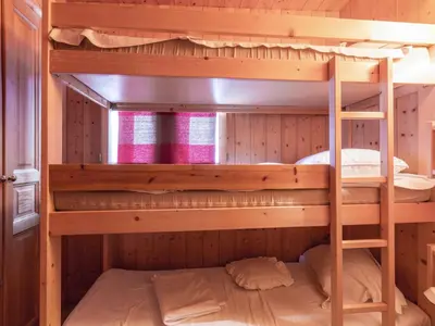 Un ou plusieurs lits dans un hébergement de l'établissement Chalet rustique chaleureux avec cheminée à Val-d'Isère - FR-1-694-219