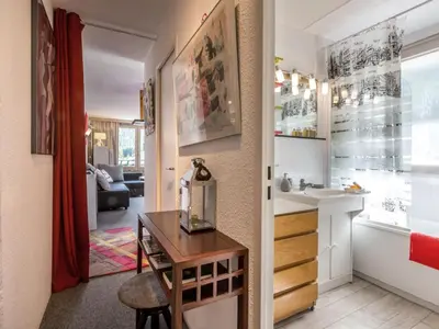 Cuisine ou kitchenette dans l'établissement Agréable 2P skis aux pieds avec parking couvert - FR-1-694-220