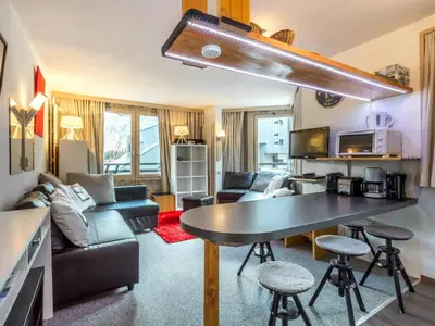 Cuisine ou kitchenette dans l'établissement Agréable 2P skis aux pieds avec parking couvert - FR-1-694-220