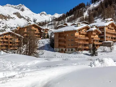 L'établissement Appartement élégant aux pieds des pistes avec cheminée et WiFi - FR-1-694-213 en hiver