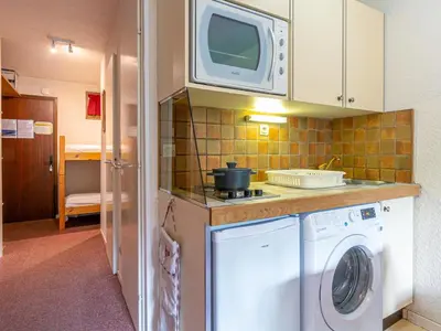 Cuisine ou kitchenette dans l'établissement Studio avec balcon et animaux acceptés, Val-d'Isère - FR-1-694-239
