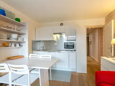 Cuisine ou kitchenette dans l'établissement Studio charmant skis aux pieds, balcon, coeur de Val-d'Isère, 4 pers, WiFi - FR-1-694-231